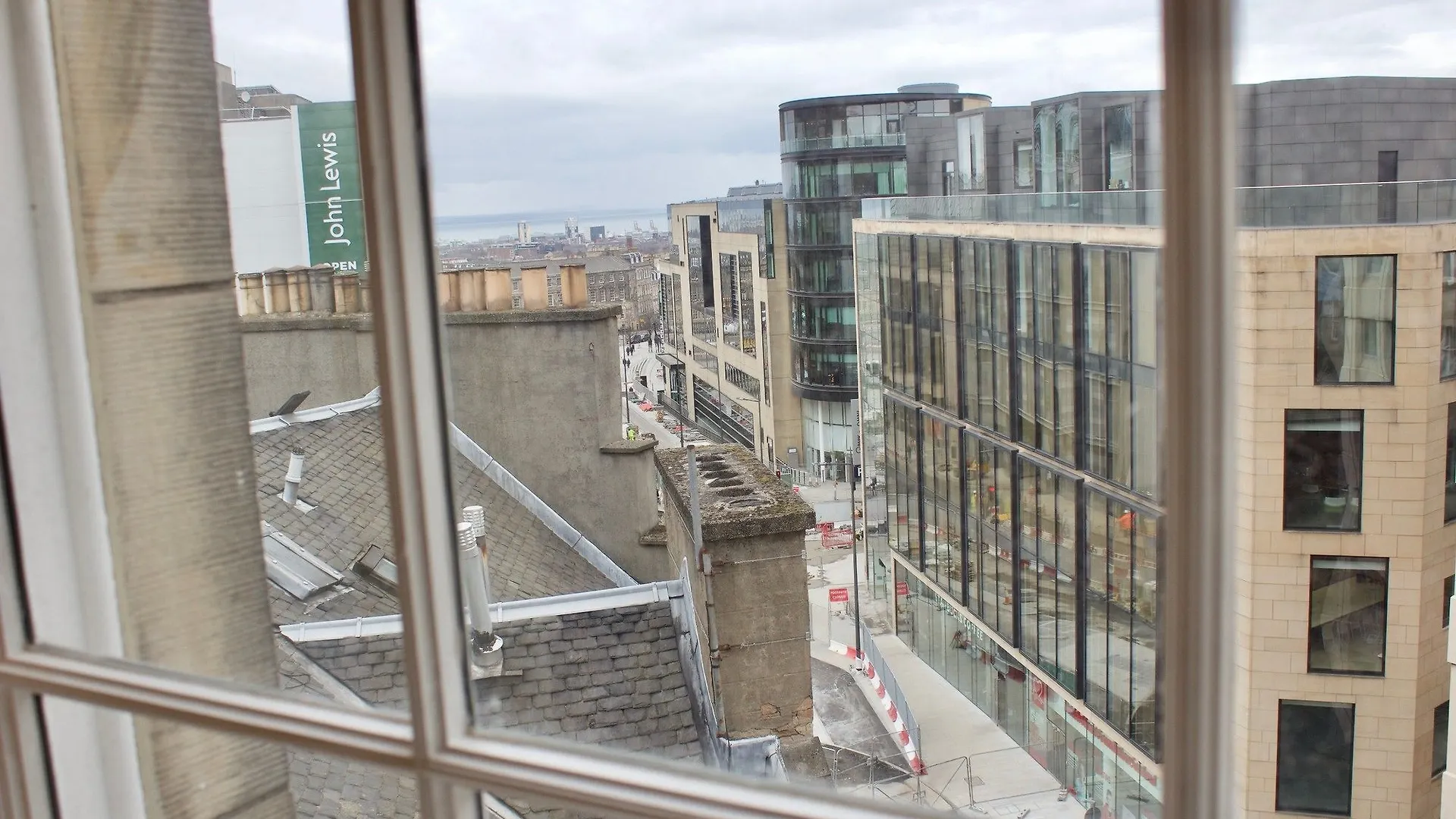 1 Bedroom Apartment In Central Edinburgh